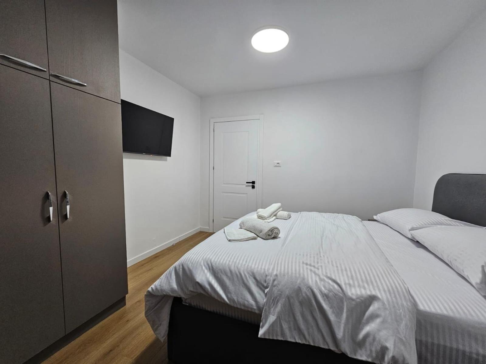 Elois Luxury Apartment Tirana Eksteriør billede